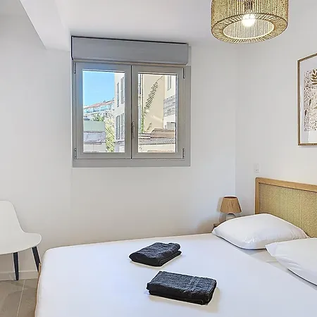 2p Neuf Avec Terrasse, Proche Apartamento