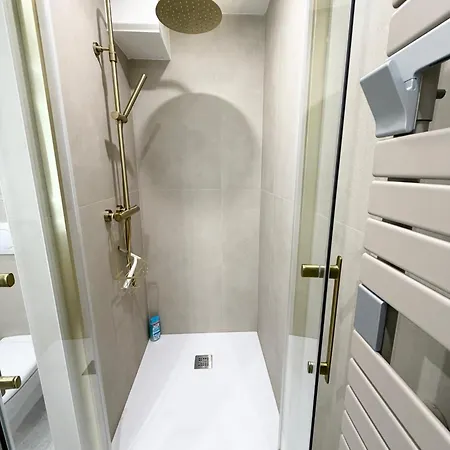 2p Neuf Avec Terrasse, Proche Apartman *